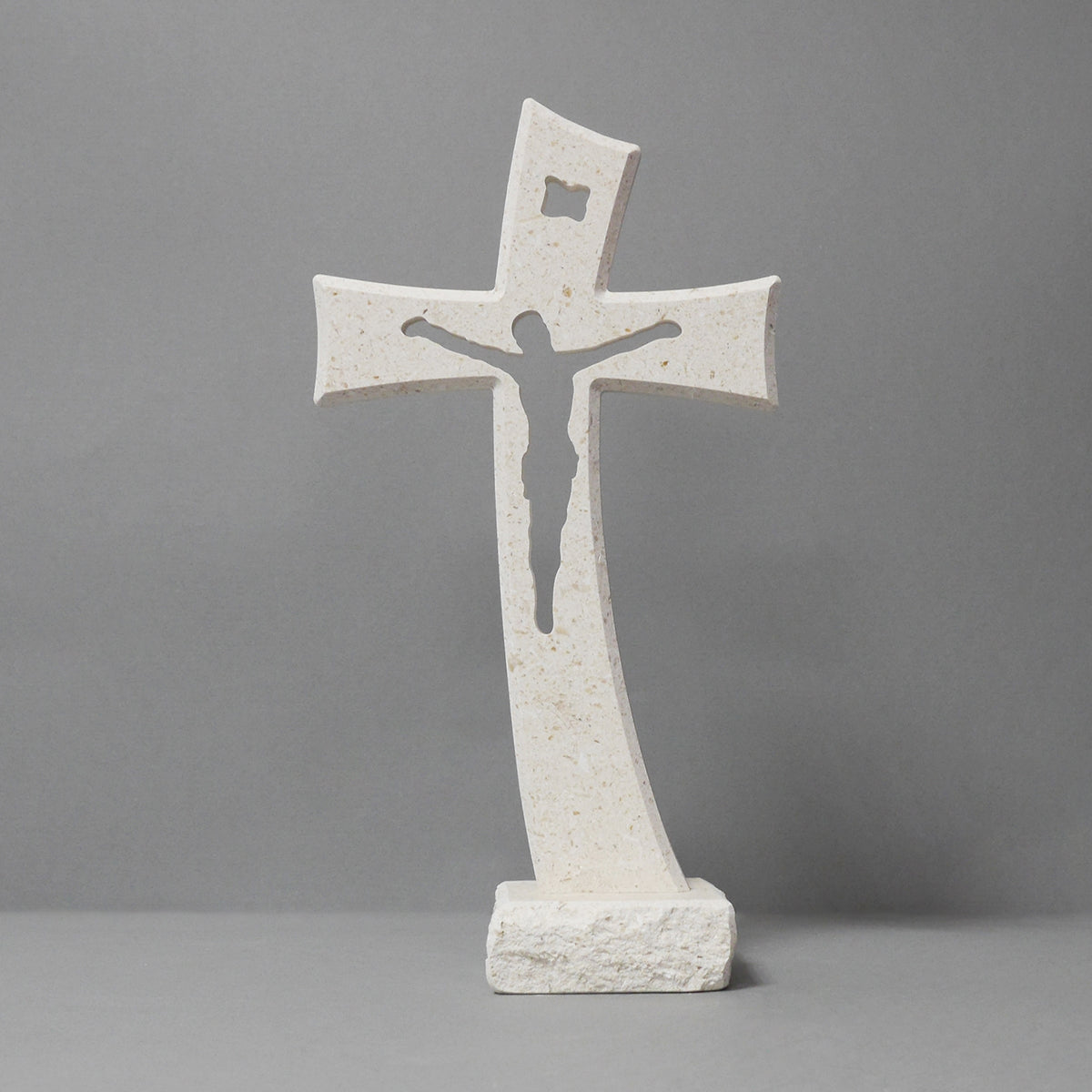 Cross with stand curved – pierced